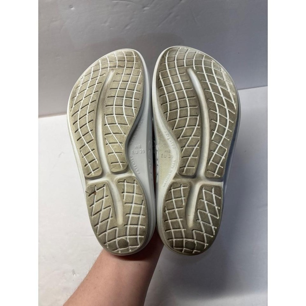 Oofos White & Black Orthodic Flip Flops (sz. 8W) - Picture 4 of 7